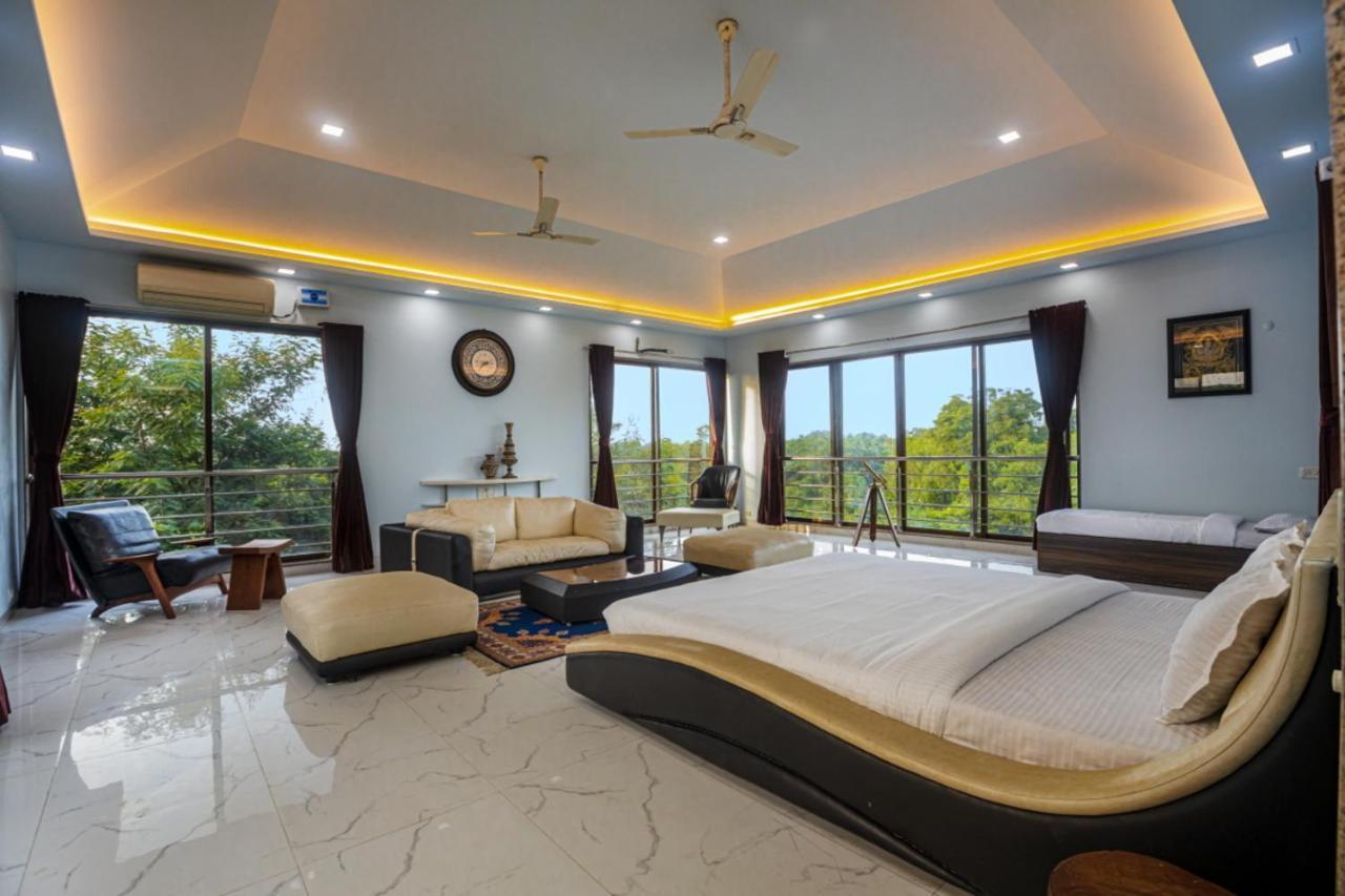 Saffronstays Aura, Alibaug - Luxury Pool Villa With A Game Room And Spacious Lawn Alibag Exterior photo